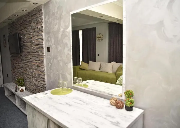 Amigo център דירה *